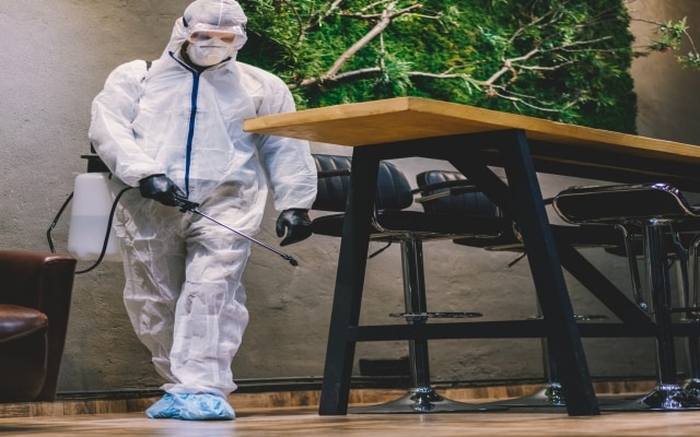 Limpieza y desinfección de restaurante.
